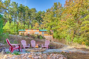 7 Mi to Lake Lure: Mill Spring Cabin w/ Hot Tub