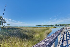 Niceville Retreat w/ Boat Dock, Golf Course & Pool