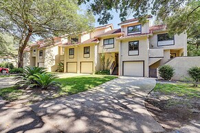 Niceville Retreat w/ Boat Dock, Golf Course & Pool