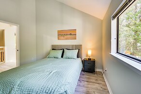 Niceville Retreat w/ Boat Dock, Golf Course & Pool