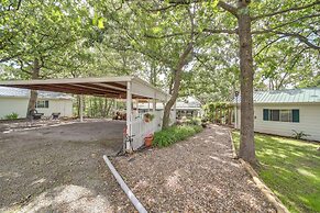 Lakefront Canadian Gem: Hot Tub, Decks & Grills