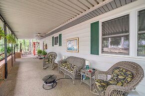 Lakefront Canadian Gem: Hot Tub, Decks & Grills