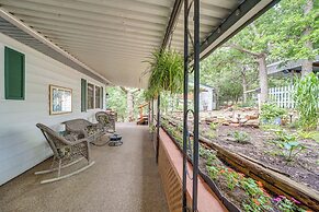 Lakefront Canadian Gem: Hot Tub, Decks & Grills