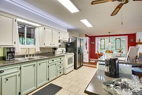 Lakefront Canadian Gem: Hot Tub, Decks & Grills