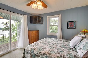 Lakefront Canadian Gem: Hot Tub, Decks & Grills