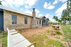 Rural Texas Vacation Rental w/ Fireplace