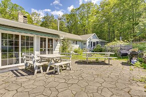 Sparrow Bush Retreat w/ Fireplace & Screened Porch