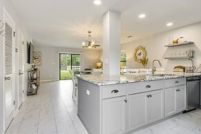 Waterfront Townhome ~ 10 Mi to Navarre Beach!