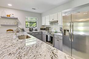 Waterfront Townhome ~ 10 Mi to Navarre Beach!