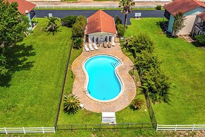 Waterfront Townhome ~ 10 Mi to Navarre Beach!