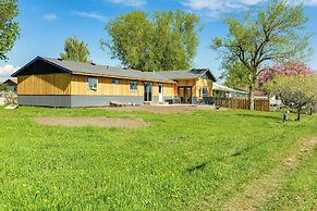 Family-friendly Lander Home Rental: Yard, Patio!