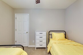 Charming North Charleston Townhome - Pets Welcome!