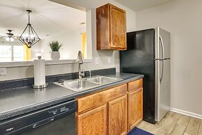 Charming North Charleston Townhome - Pets Welcome!