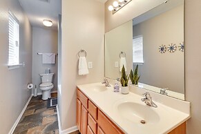 Charming North Charleston Townhome - Pets Welcome!