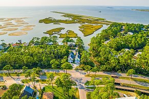 Creekfront Dauphin Island Cottage: Walk to Gulf!