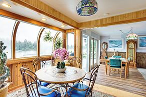 Tacoma Home on Steilacoom Lake w/ Dock!