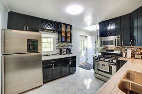 Gary Cottage w/ Outdoor Dining Areas - Near Beach!