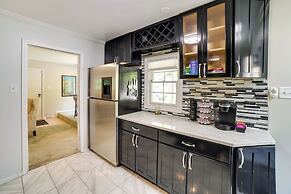 Gary Cottage w/ Outdoor Dining Areas - Near Beach!