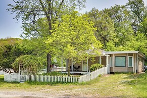 Gary Cottage w/ Outdoor Dining Areas - Near Beach!