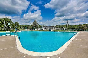 Pet-friendly Pocono Lake Cabin w/ Community Pool!