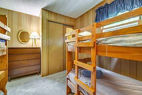 Pet-friendly Pocono Lake Cabin w/ Community Pool!