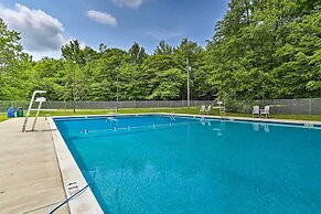 Pet-friendly Pocono Lake Cabin w/ Community Pool!