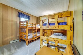 Pet-friendly Pocono Lake Cabin w/ Community Pool!