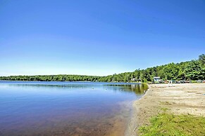 Pet-friendly Pocono Lake Cabin w/ Community Pool!
