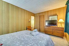 Pet-friendly Pocono Lake Cabin w/ Community Pool!