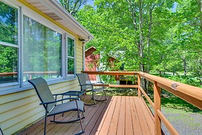 Pet-friendly Pocono Lake Cabin w/ Community Pool!