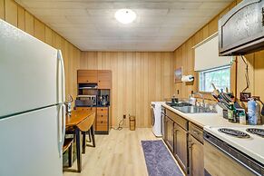 Pet-friendly Pocono Lake Cabin w/ Community Pool!