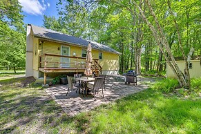 Pet-friendly Pocono Lake Cabin w/ Community Pool!