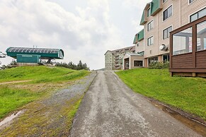 Cozy Snowshoe Condo Rental: Walk to Chair Lift!