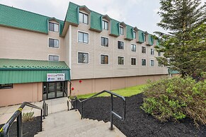 Cozy Snowshoe Condo Rental: Walk to Chair Lift!