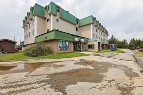 Cozy Snowshoe Condo Rental: Walk to Chair Lift!