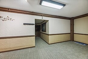 Cozy Snowshoe Condo Rental: Walk to Chair Lift!