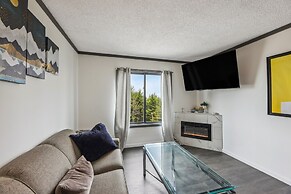 Cozy Snowshoe Condo Rental: Walk to Chair Lift!