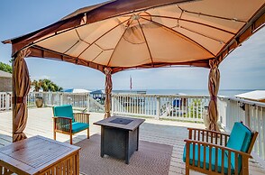 Home on Lake Livingston w/ Deck & 2 Fire Pits!