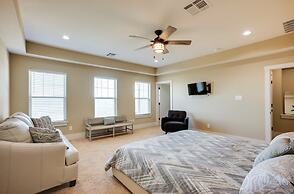 Home on Lake Livingston w/ Deck & 2 Fire Pits!