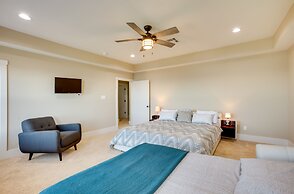 Home on Lake Livingston w/ Deck & 2 Fire Pits!