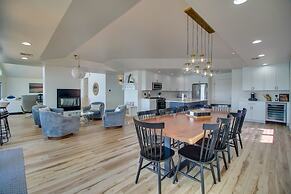 Boat Dock + Waterfront Patio: Grove Hideaway!