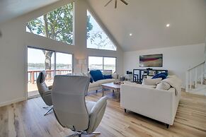 Boat Dock + Waterfront Patio: Grove Hideaway!