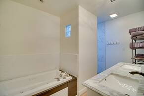 Boat Dock + Waterfront Patio: Grove Hideaway!