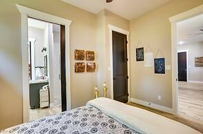 Lakefront Onalaska Home w/ Screened-in Porch!