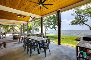 Lakefront Onalaska Home w/ Screened-in Porch!