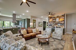 Lakefront Onalaska Home w/ Screened-in Porch!