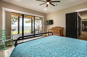 Lakefront Onalaska Home w/ Screened-in Porch!