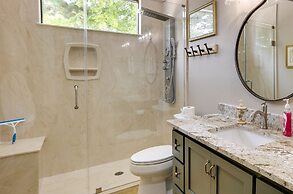 Lakefront Onalaska Home w/ Screened-in Porch!