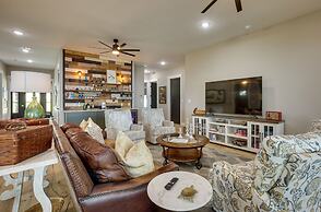 Lakefront Onalaska Home w/ Screened-in Porch!