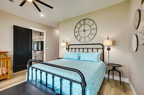 Lakefront Onalaska Home w/ Screened-in Porch!